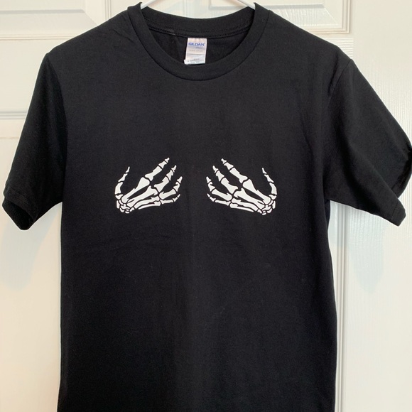NWOT Skeleton hands print tee - Picture 3 of 4
